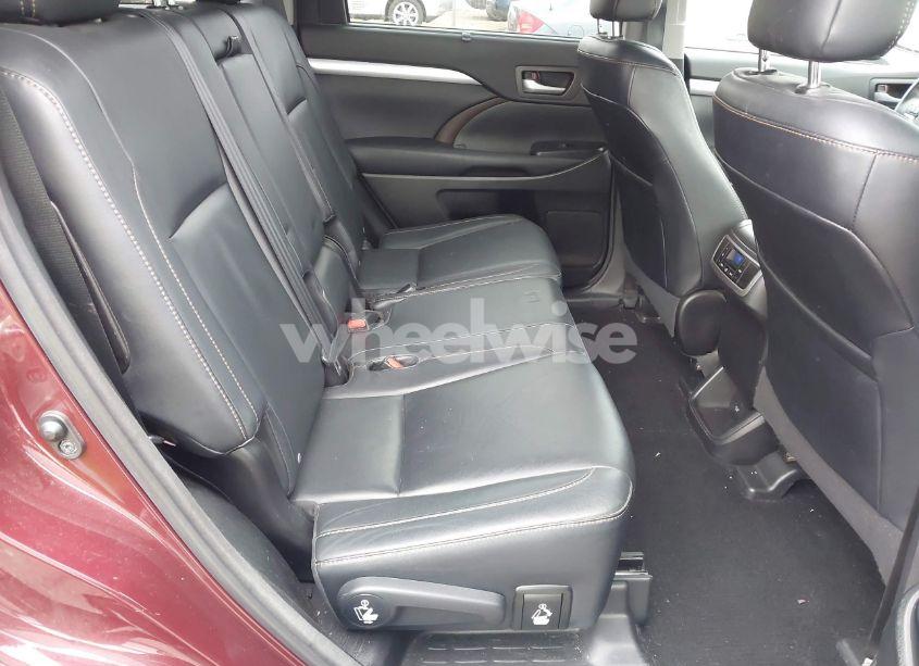 Photo 8 of 2016 Toyota Highlander XLE V6 (VIN 5TDJKRFH4GS290198)