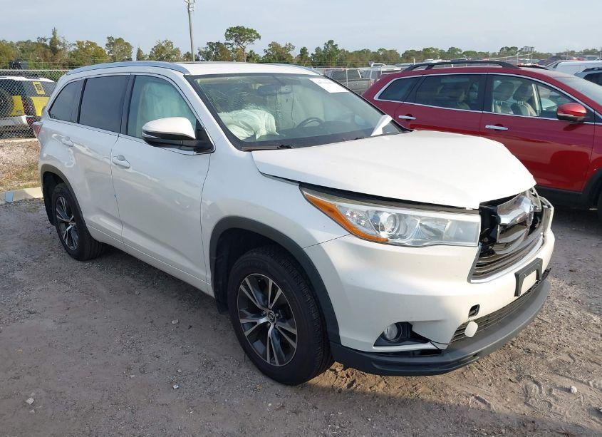 2016 Toyota Highlander XLE V6 (VIN 5TDJKRFH4GS313155) main photo