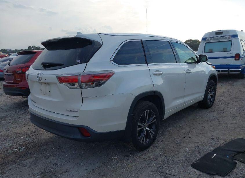Photo 4 of 2016 Toyota Highlander XLE V6 (VIN 5TDJKRFH4GS313155)
