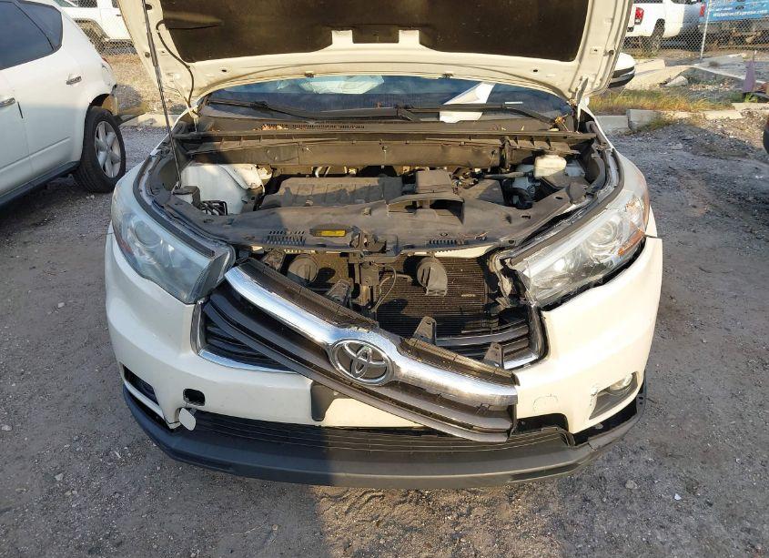 Photo 6 of 2016 Toyota Highlander XLE V6 (VIN 5TDJKRFH4GS313155)