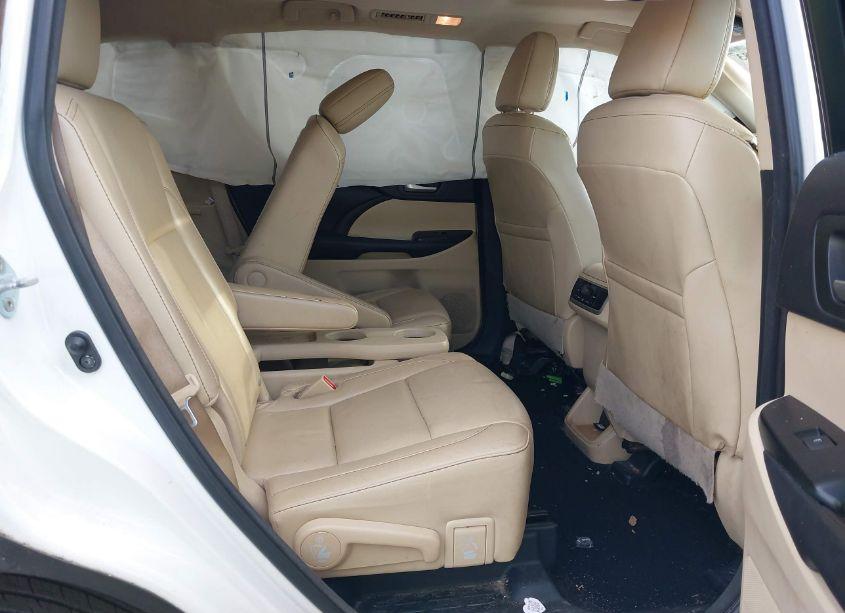 Photo 8 of 2016 Toyota Highlander XLE V6 (VIN 5TDJKRFH4GS313155)