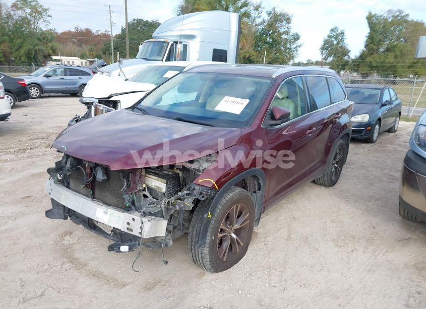 Photo 2 of 2016 Toyota Highlander XLE V6 (VIN 5TDJKRFH4GS350013)