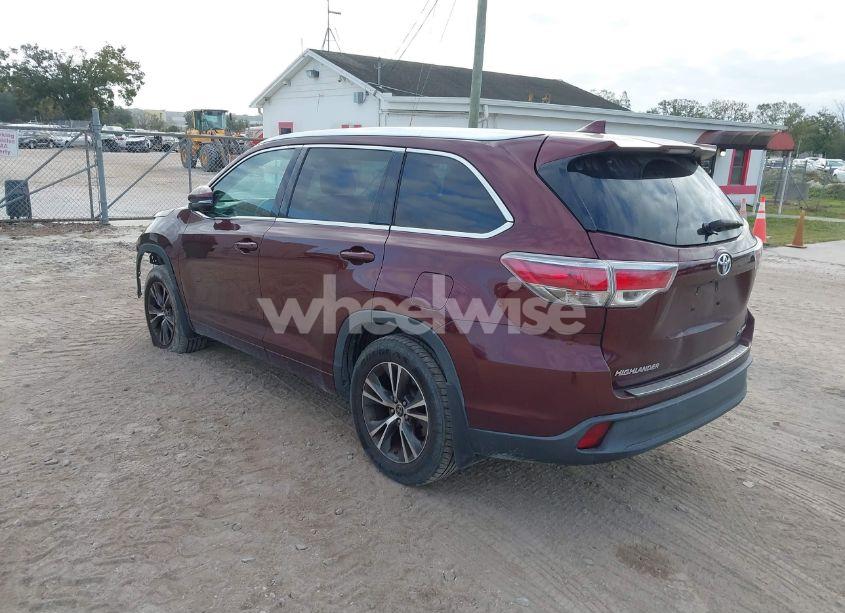 Photo 3 of 2016 Toyota Highlander XLE V6 (VIN 5TDJKRFH4GS350013)