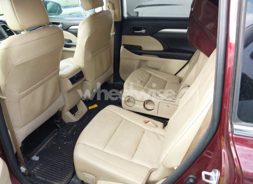 Photo 8 of 2016 Toyota Highlander XLE V6 (VIN 5TDJKRFH4GS350013)