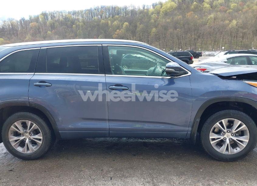 Photo 13 of 2015 Toyota Highlander XLE V6 (VIN 5TDJKRFH5FS080160)