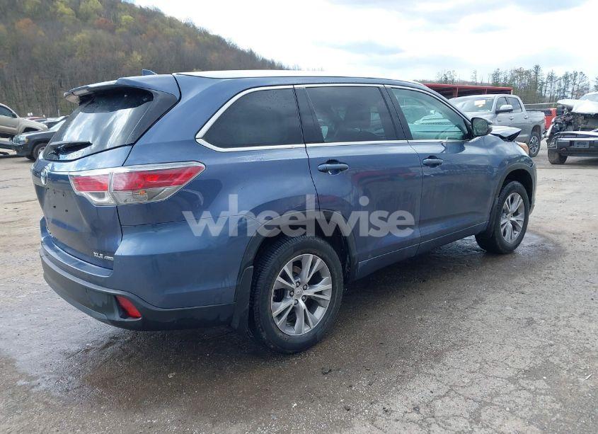 Photo 4 of 2015 Toyota Highlander XLE V6 (VIN 5TDJKRFH5FS080160)