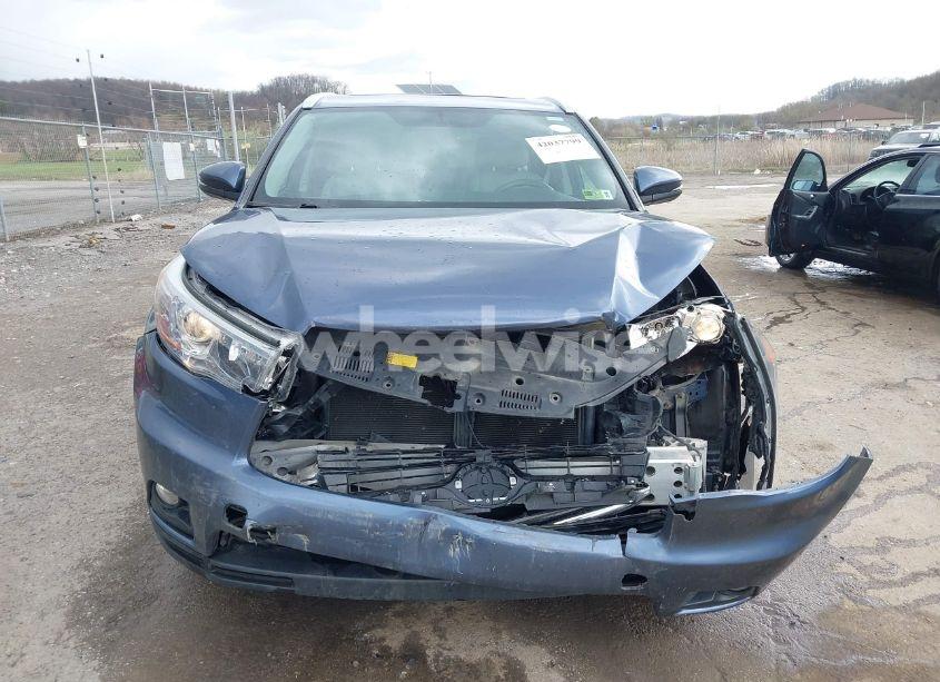 Photo 6 of 2015 Toyota Highlander XLE V6 (VIN 5TDJKRFH5FS080160)