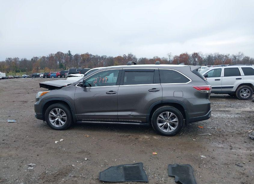 Photo 15 of 2015 Toyota Highlander XLE V6 (VIN 5TDJKRFH5FS154497)