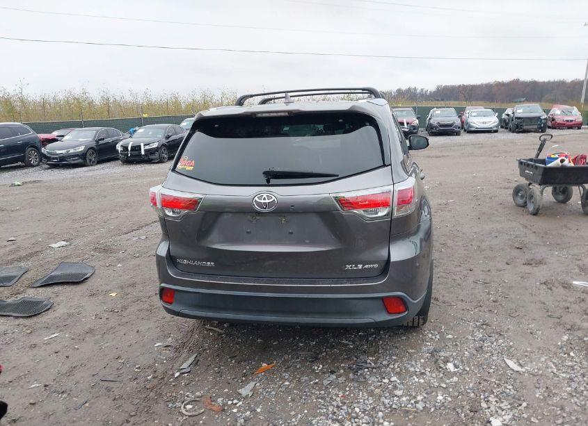 Photo 17 of 2015 Toyota Highlander XLE V6 (VIN 5TDJKRFH5FS154497)