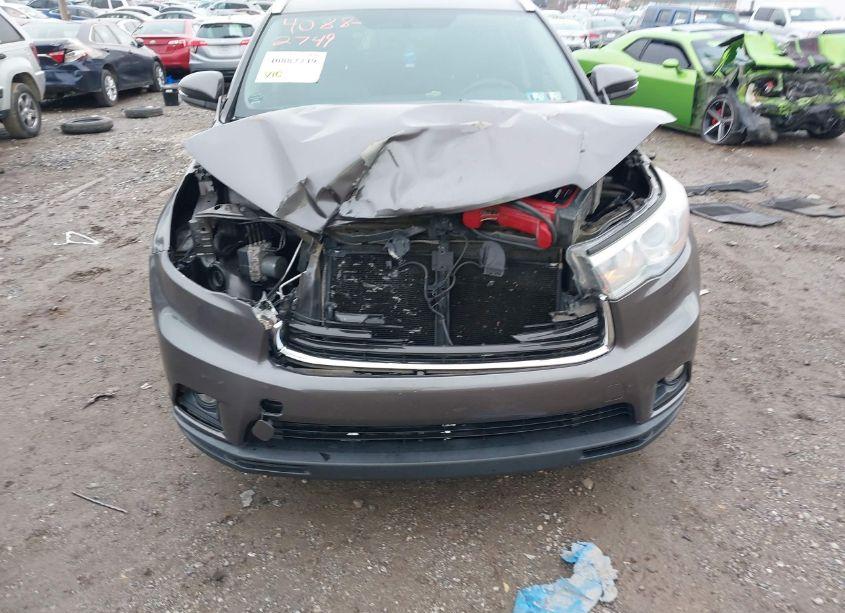 Photo 6 of 2015 Toyota Highlander XLE V6 (VIN 5TDJKRFH5FS154497)