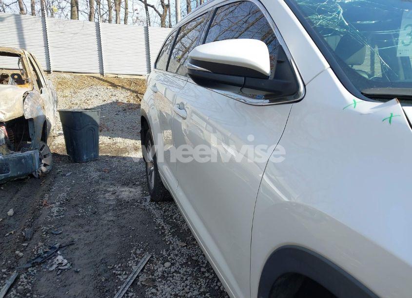 Photo 12 of 2015 Toyota Highlander XLE V6 (VIN 5TDJKRFH5FS181408)