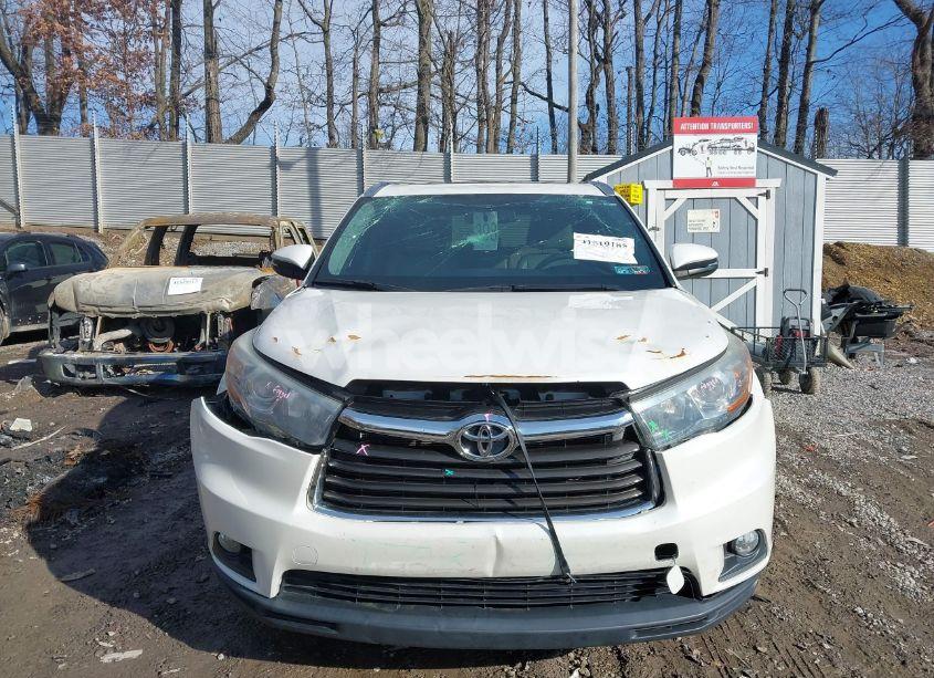 Photo 13 of 2015 Toyota Highlander XLE V6 (VIN 5TDJKRFH5FS181408)