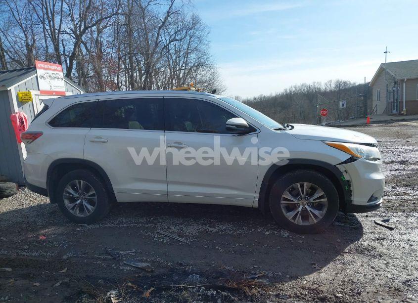 Photo 14 of 2015 Toyota Highlander XLE V6 (VIN 5TDJKRFH5FS181408)