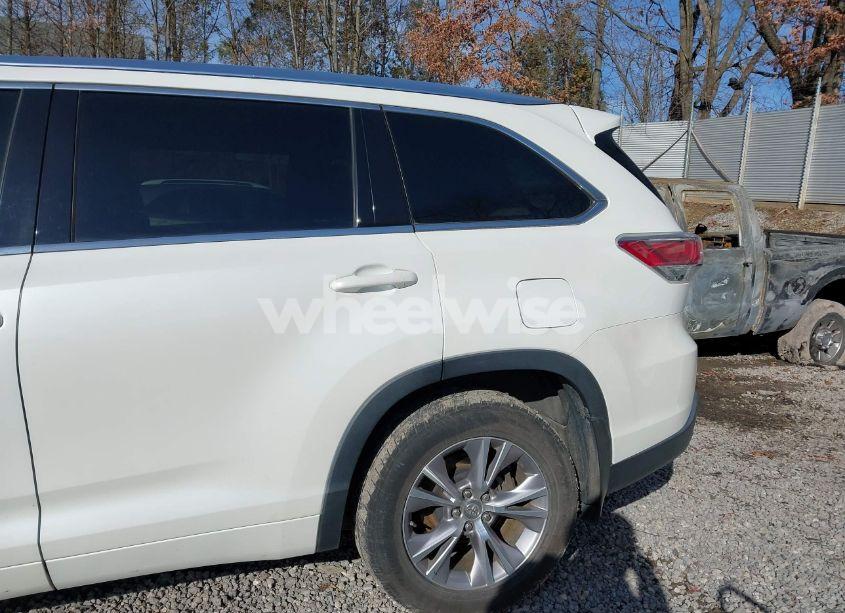 Photo 22 of 2015 Toyota Highlander XLE V6 (VIN 5TDJKRFH5FS181408)