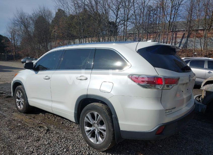 Photo 3 of 2015 Toyota Highlander XLE V6 (VIN 5TDJKRFH5FS181408)