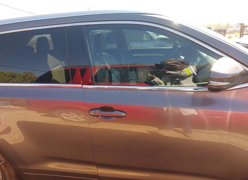 Photo 13 of 2015 Toyota Highlander XLE V6 (VIN 5TDJKRFH5FS193445)