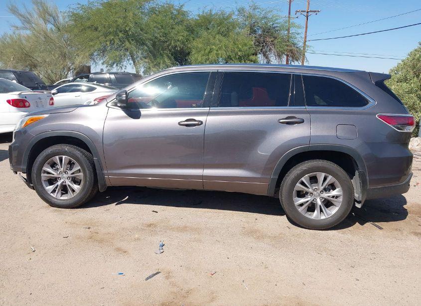 Photo 14 of 2015 Toyota Highlander XLE V6 (VIN 5TDJKRFH5FS193445)