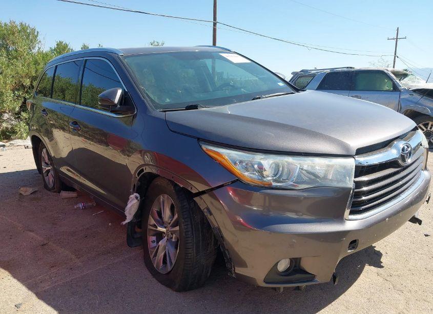Photo 6 of 2015 Toyota Highlander XLE V6 (VIN 5TDJKRFH5FS193445)