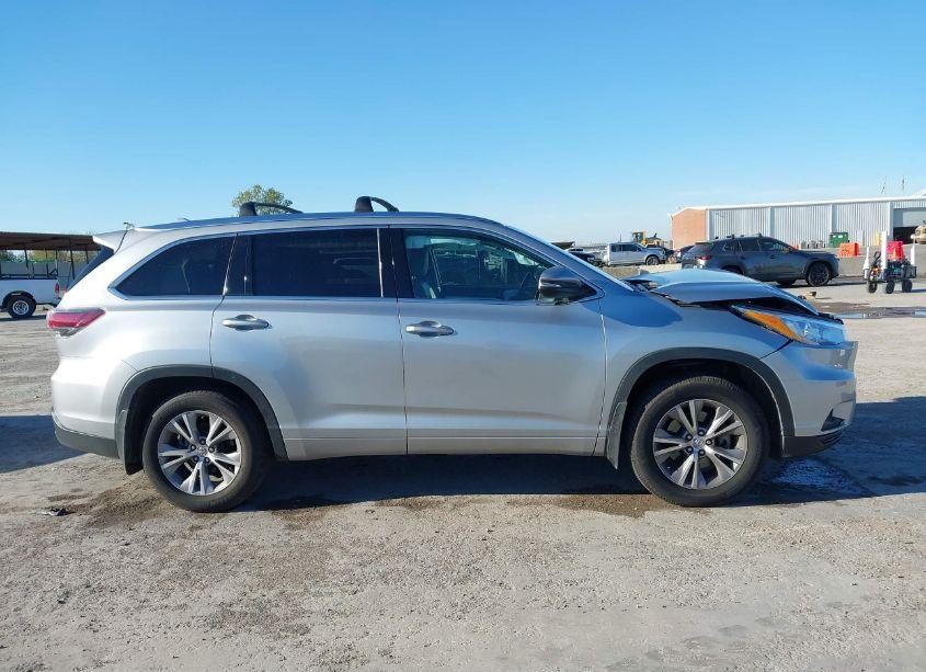 Photo 13 of 2015 Toyota Highlander XLE V6 (VIN 5TDJKRFH5FS203441)