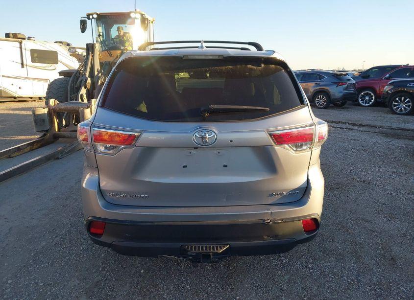 Photo 16 of 2015 Toyota Highlander XLE V6 (VIN 5TDJKRFH5FS203441)