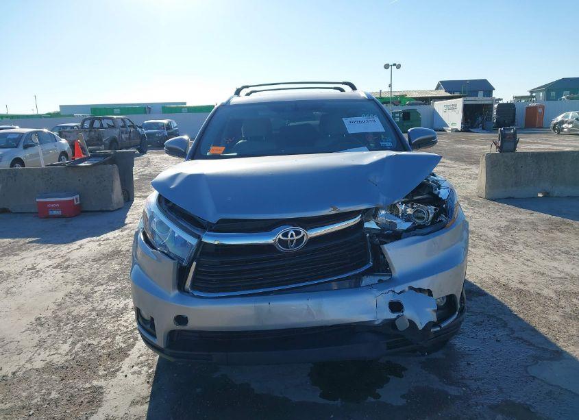 Photo 6 of 2015 Toyota Highlander XLE V6 (VIN 5TDJKRFH5FS203441)