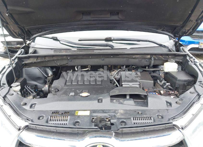 Photo 10 of 2016 Toyota Highlander XLE V6 (VIN 5TDJKRFH5GS235579)