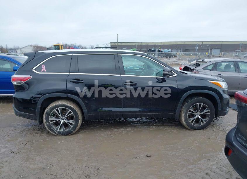 Photo 13 of 2016 Toyota Highlander XLE V6 (VIN 5TDJKRFH5GS235579)