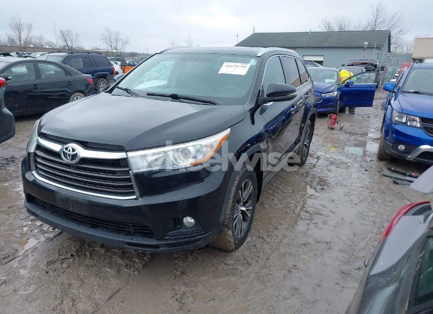 Photo 2 of 2016 Toyota Highlander XLE V6 (VIN 5TDJKRFH5GS235579)