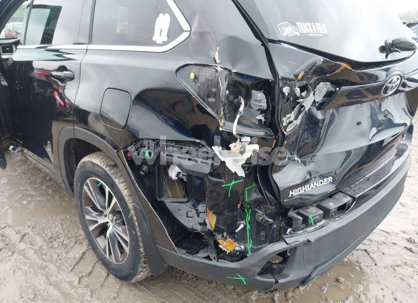 Photo 6 of 2016 Toyota Highlander XLE V6 (VIN 5TDJKRFH5GS235579)