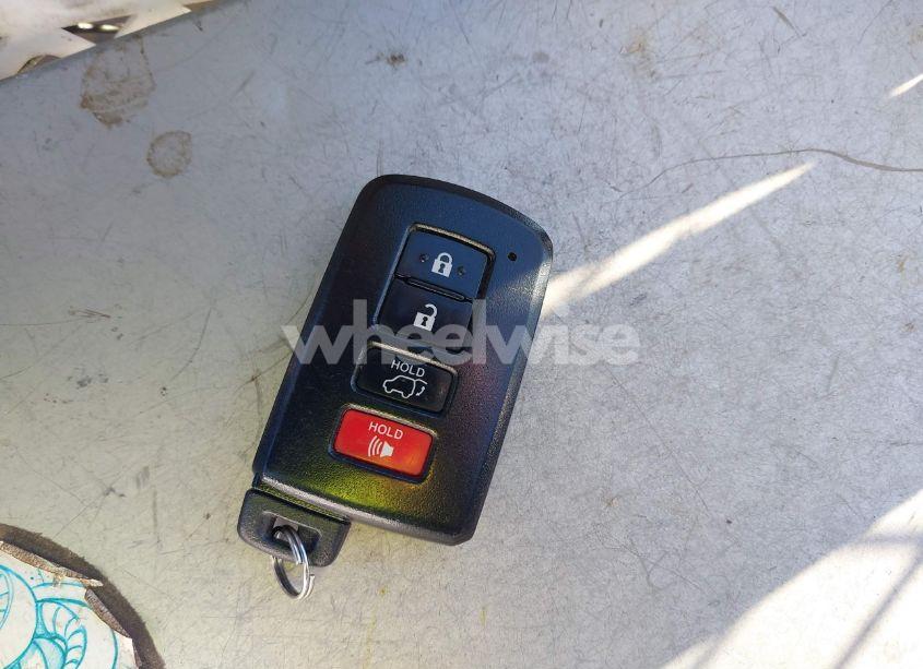 Photo 11 of 2016 Toyota Highlander XLE V6 (VIN 5TDJKRFH5GS246291)