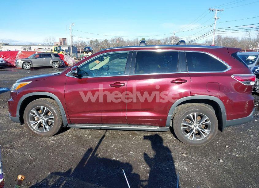 Photo 14 of 2016 Toyota Highlander XLE V6 (VIN 5TDJKRFH5GS246291)