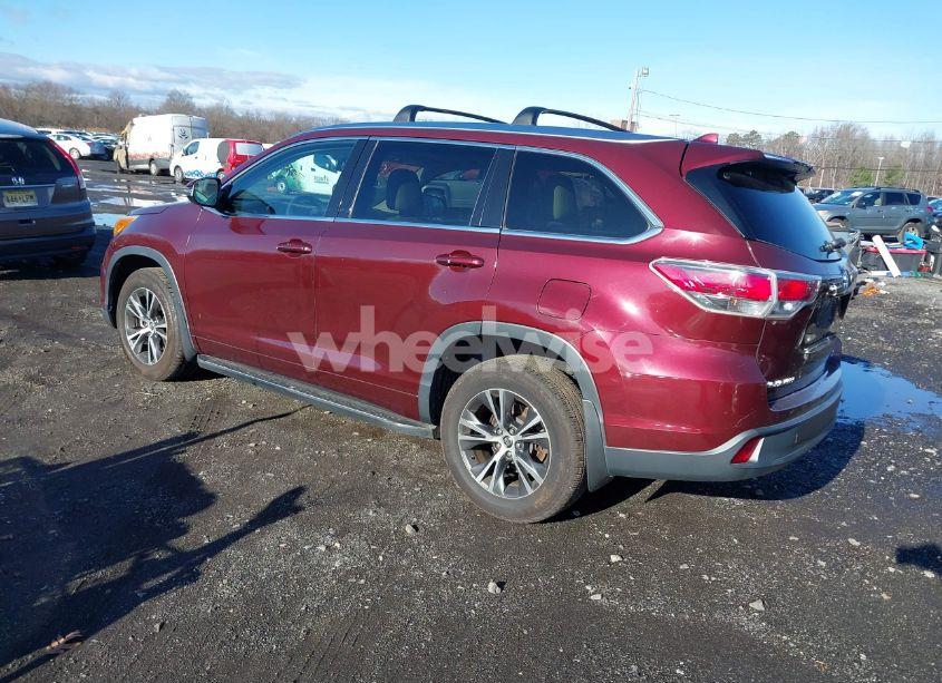 Photo 3 of 2016 Toyota Highlander XLE V6 (VIN 5TDJKRFH5GS246291)