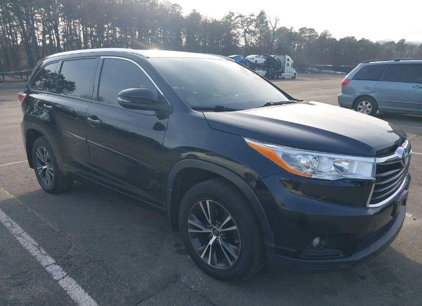 2016 Toyota Highlander XLE V6 (VIN 5TDJKRFH5GS254410) main photo