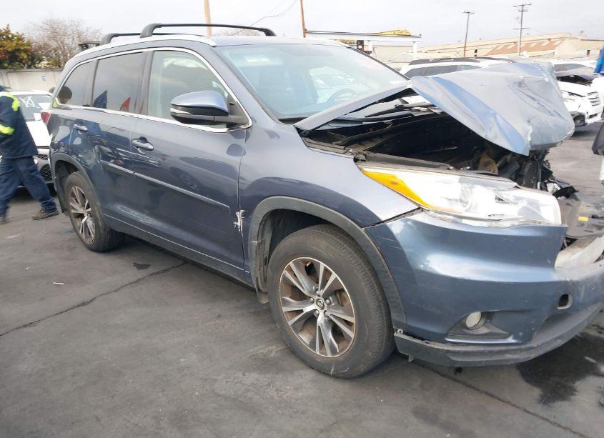 2016 Toyota Highlander XLE V6 (VIN 5TDJKRFH5GS300074) main photo
