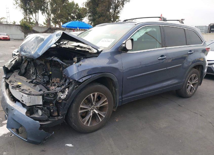 Photo 2 of 2016 Toyota Highlander XLE V6 (VIN 5TDJKRFH5GS300074)
