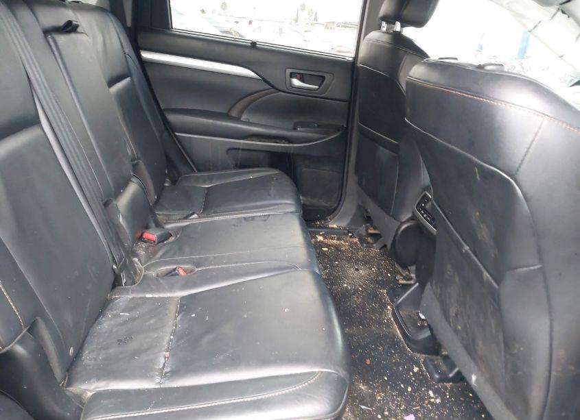 Photo 8 of 2016 Toyota Highlander XLE V6 (VIN 5TDJKRFH5GS300074)