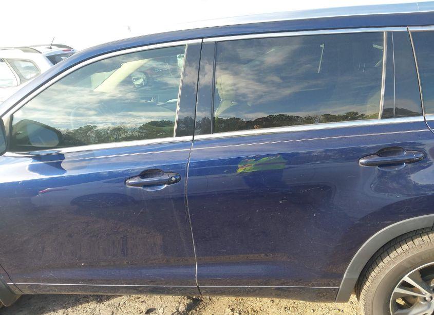 Photo 15 of 2016 Toyota Highlander XLE V6 (VIN 5TDJKRFH5GS317070)