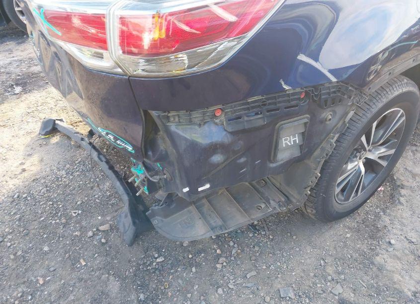Photo 18 of 2016 Toyota Highlander XLE V6 (VIN 5TDJKRFH5GS317070)