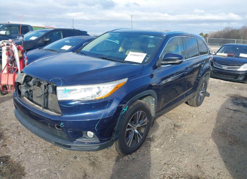 Photo 2 of 2016 Toyota Highlander XLE V6 (VIN 5TDJKRFH5GS317070)