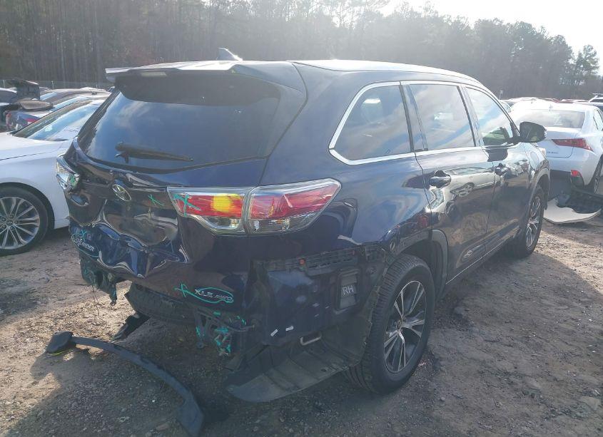 Photo 4 of 2016 Toyota Highlander XLE V6 (VIN 5TDJKRFH5GS317070)
