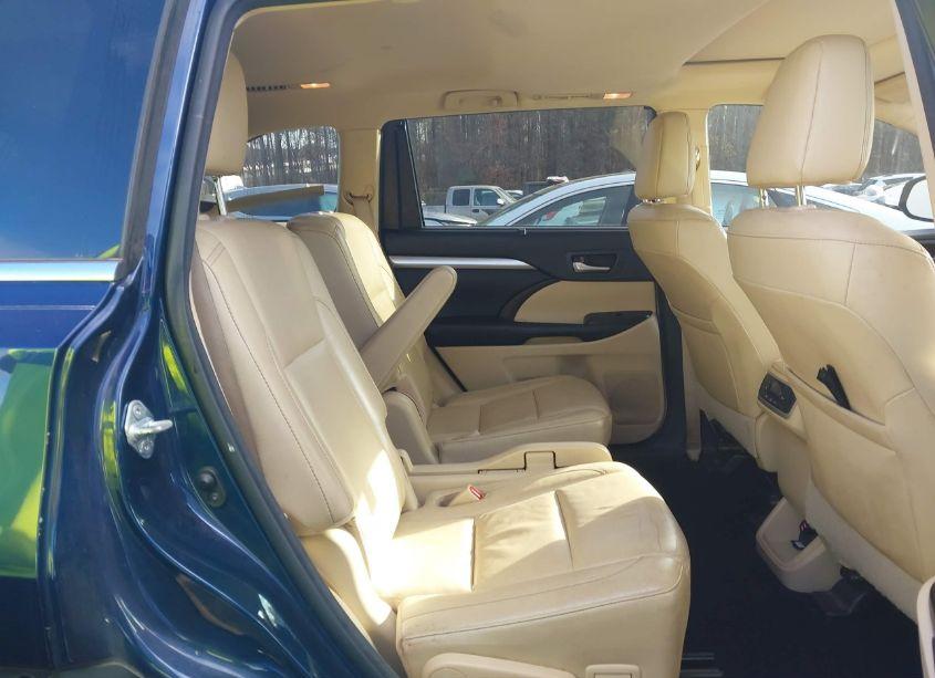 Photo 8 of 2016 Toyota Highlander XLE V6 (VIN 5TDJKRFH5GS317070)