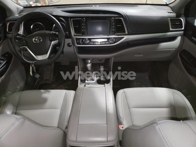 2016 TOYOTA HIGHLANDER XLE (VIN 5TDJKRFH5GS319062) main photo