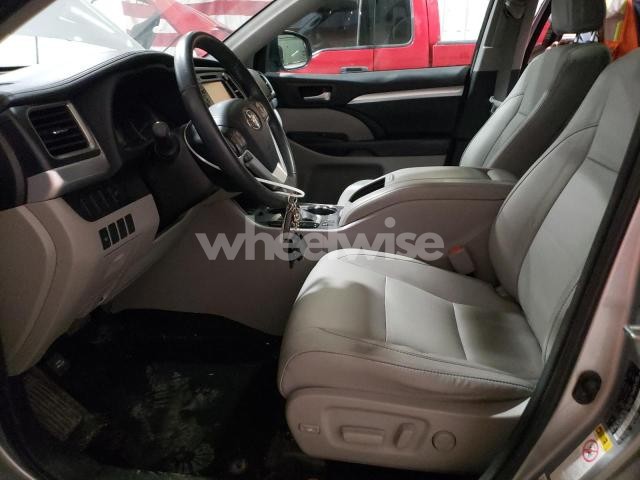 Photo 10 of 2016 TOYOTA HIGHLANDER XLE (VIN 5TDJKRFH5GS319062)