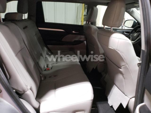 Photo 7 of 2016 TOYOTA HIGHLANDER XLE (VIN 5TDJKRFH5GS319062)