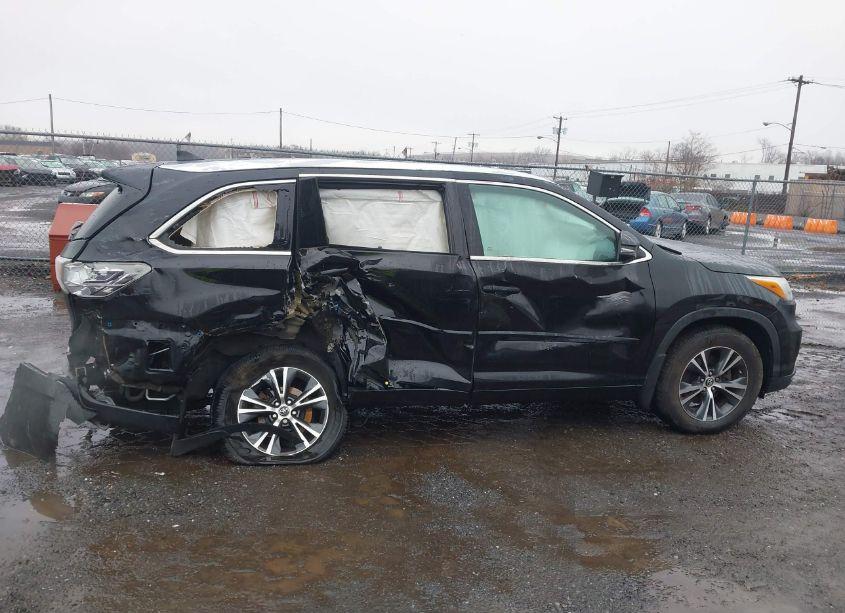 Photo 13 of 2016 Toyota Highlander XLE V6 (VIN 5TDJKRFH5GS338730)