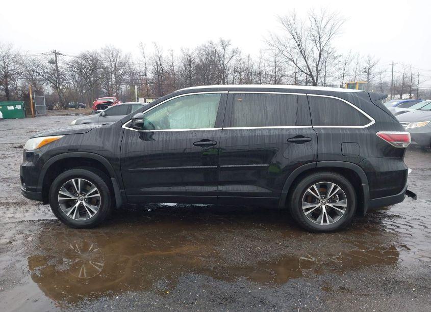 Photo 14 of 2016 Toyota Highlander XLE V6 (VIN 5TDJKRFH5GS338730)