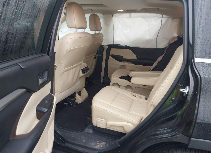 Photo 8 of 2016 Toyota Highlander XLE V6 (VIN 5TDJKRFH5GS338730)