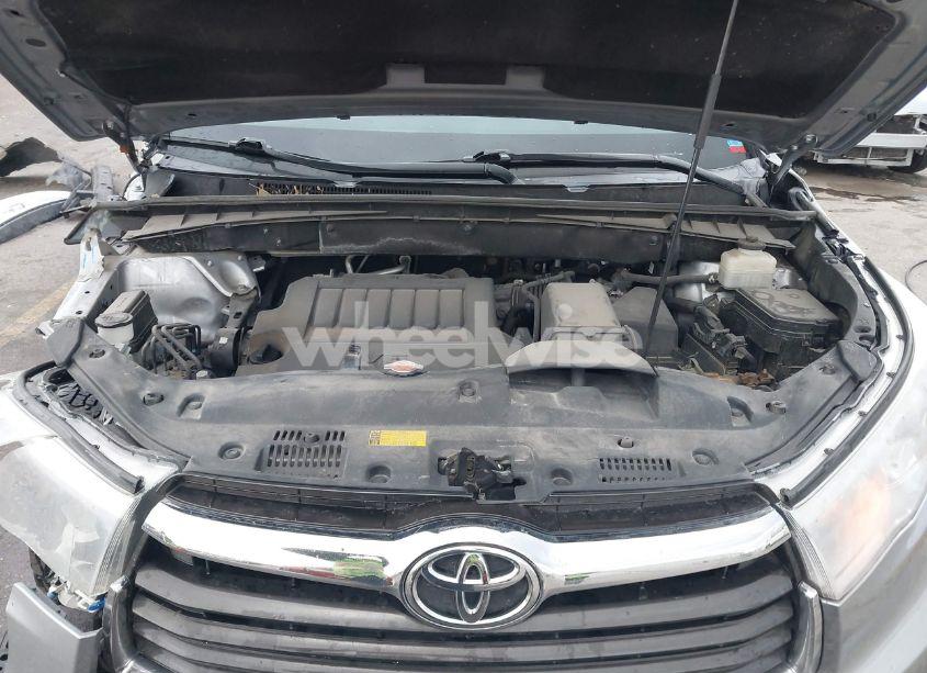 Photo 10 of 2016 Toyota Highlander XLE V6 (VIN 5TDJKRFH5GS341563)