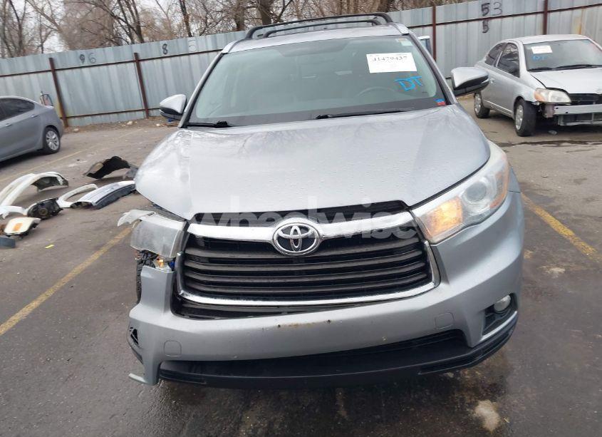 Photo 13 of 2016 Toyota Highlander XLE V6 (VIN 5TDJKRFH5GS341563)