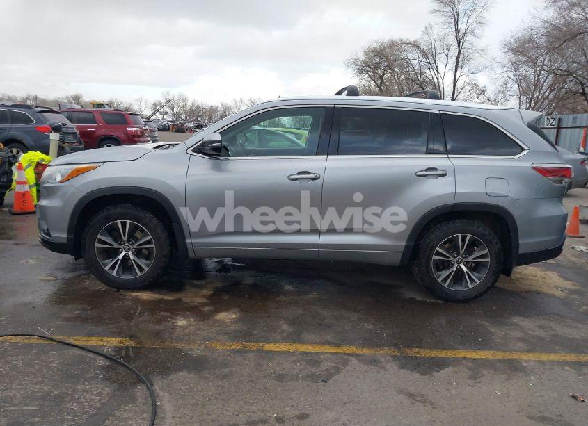 Photo 15 of 2016 Toyota Highlander XLE V6 (VIN 5TDJKRFH5GS341563)